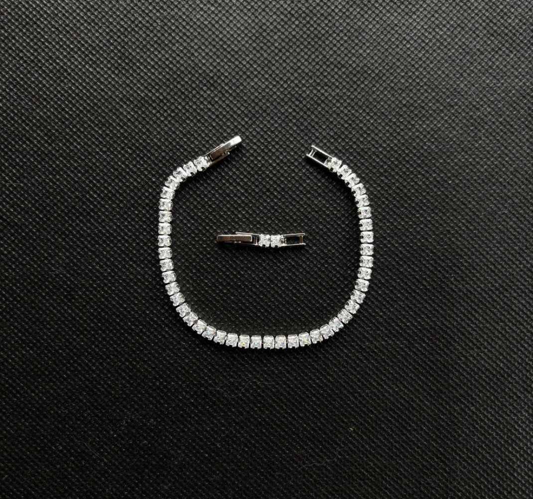 Tiny Square Bracelet (Silver)